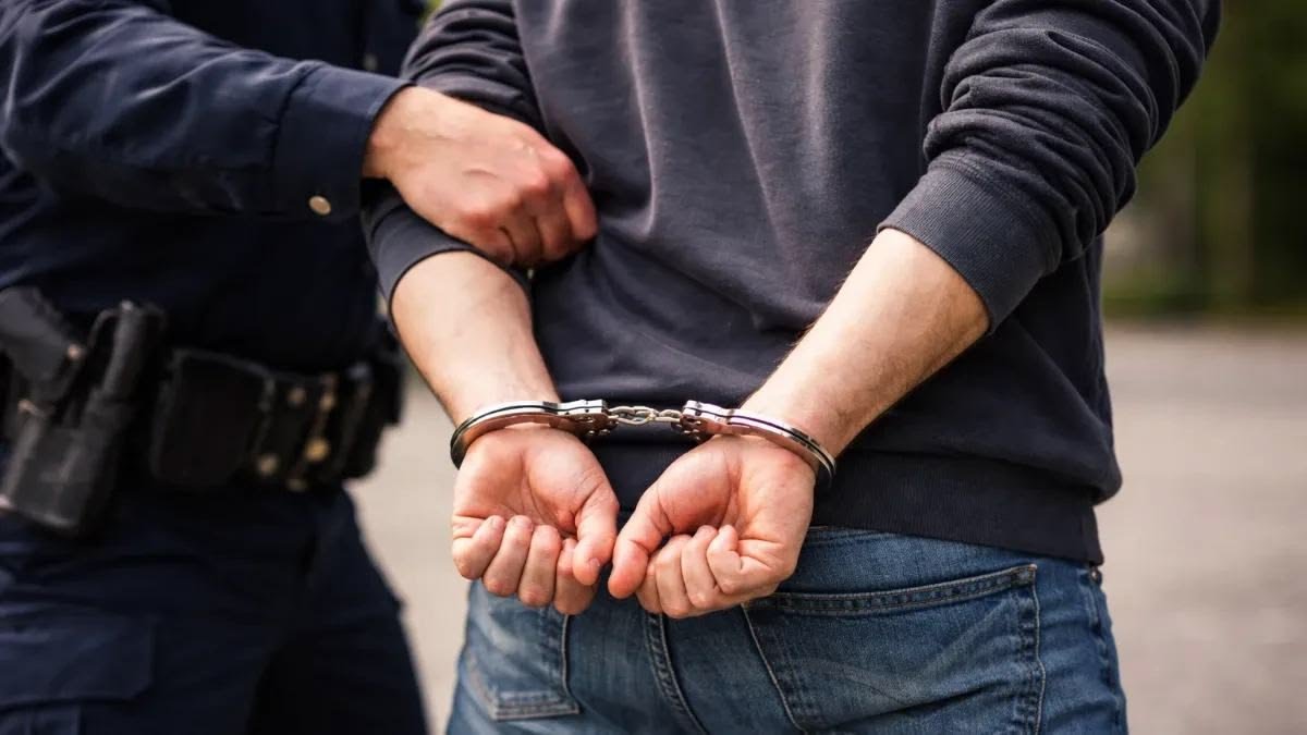 Keluarga Ditangkap Polisi